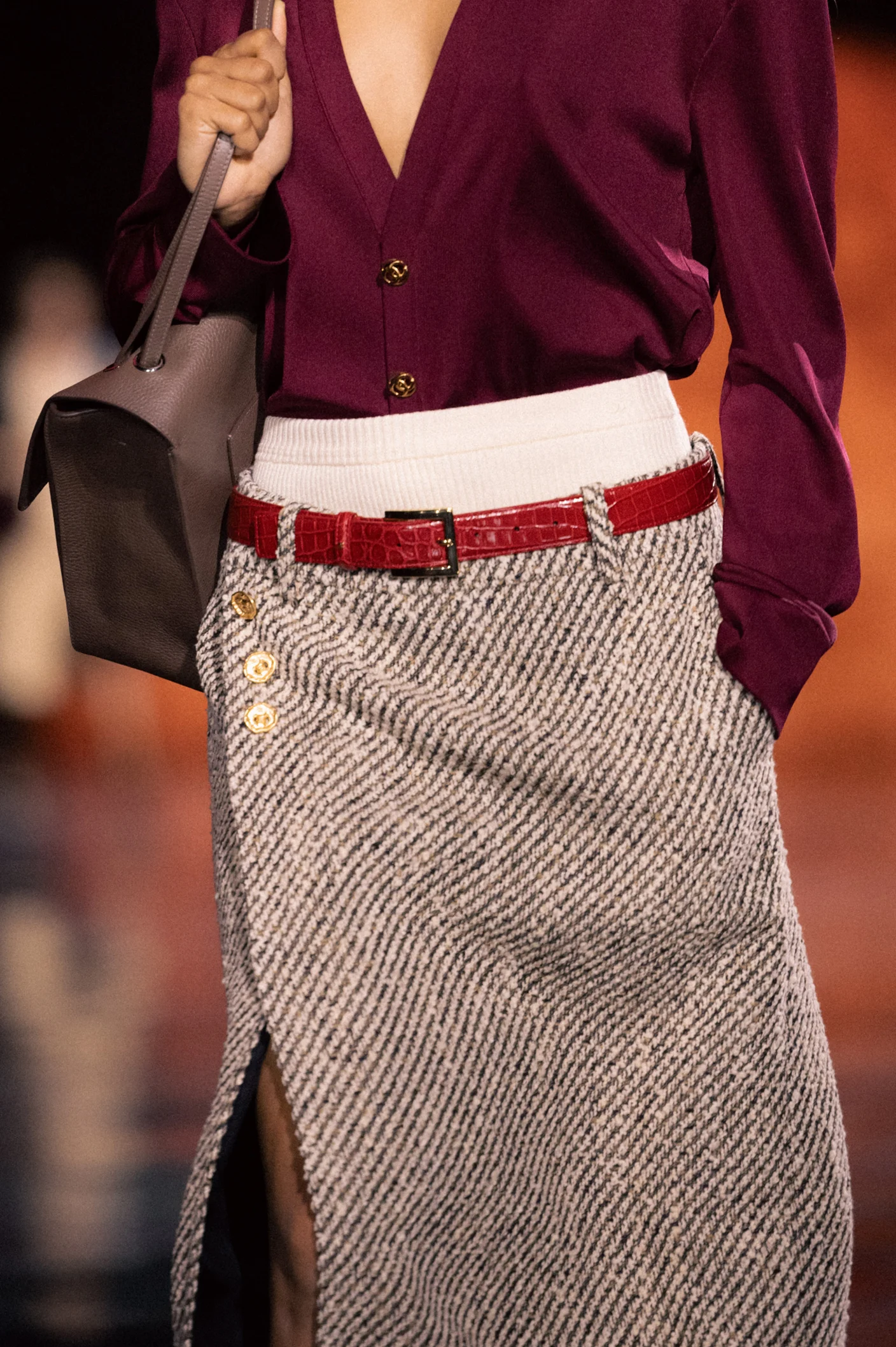 CHÂN VÁY MIDI — góc nhìn 2