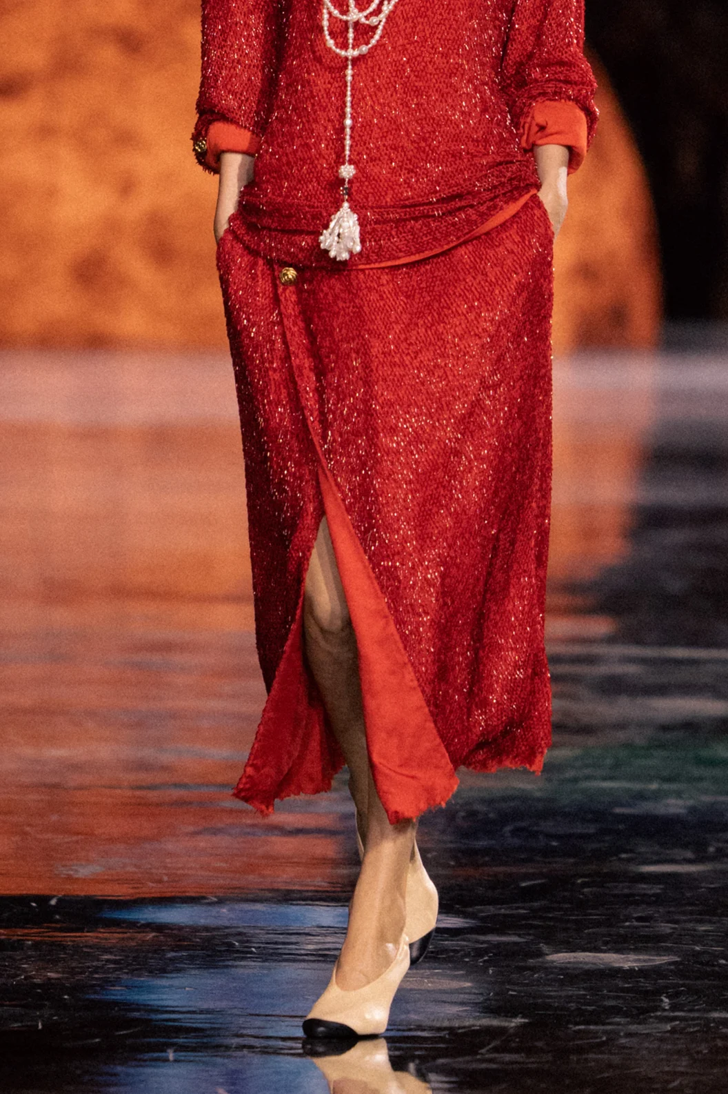 CHÂN VÁY DẠO PHỐ — góc nhìn 1