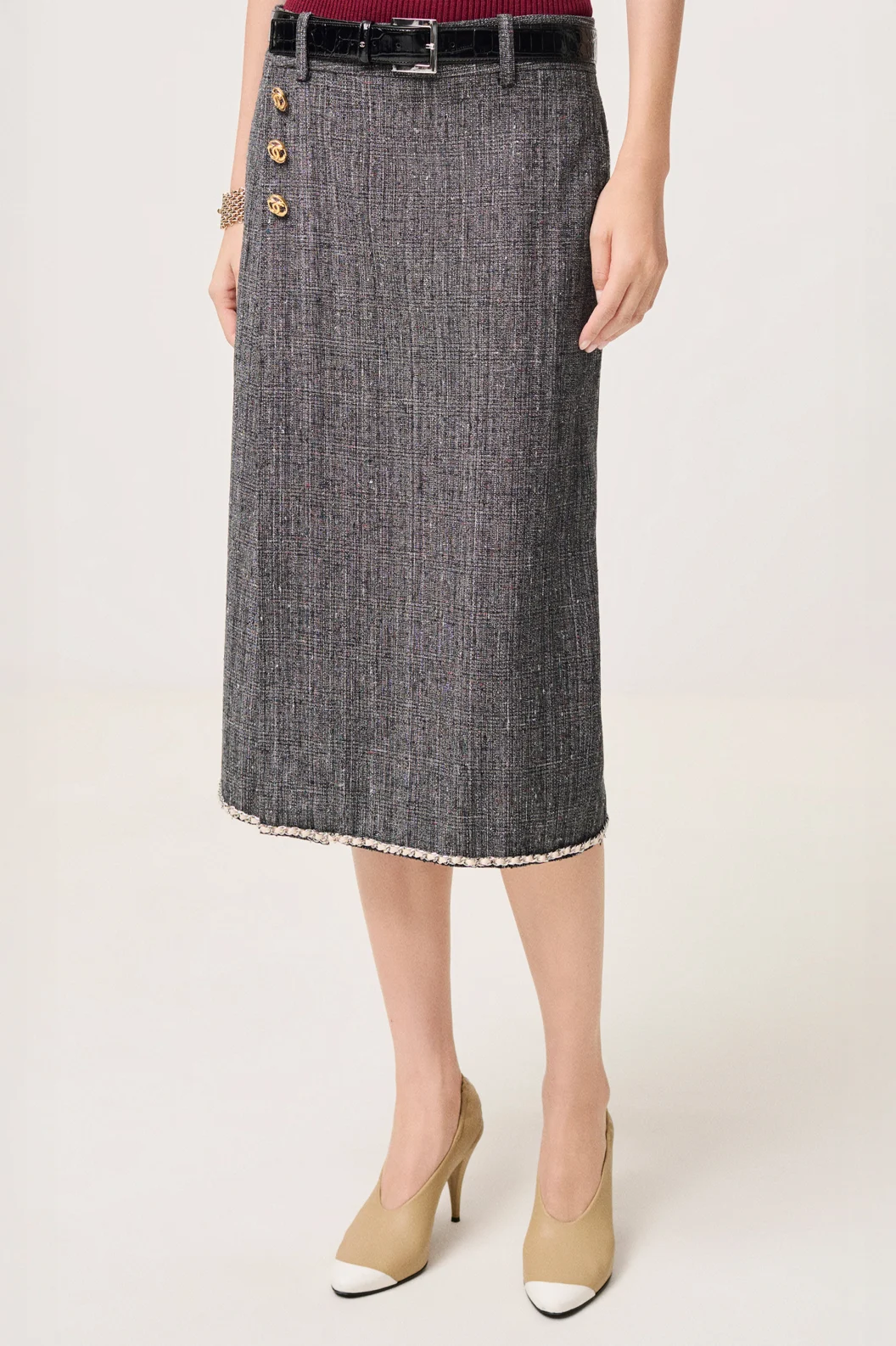 CHÂN VÁY DÀI — góc nhìn 2